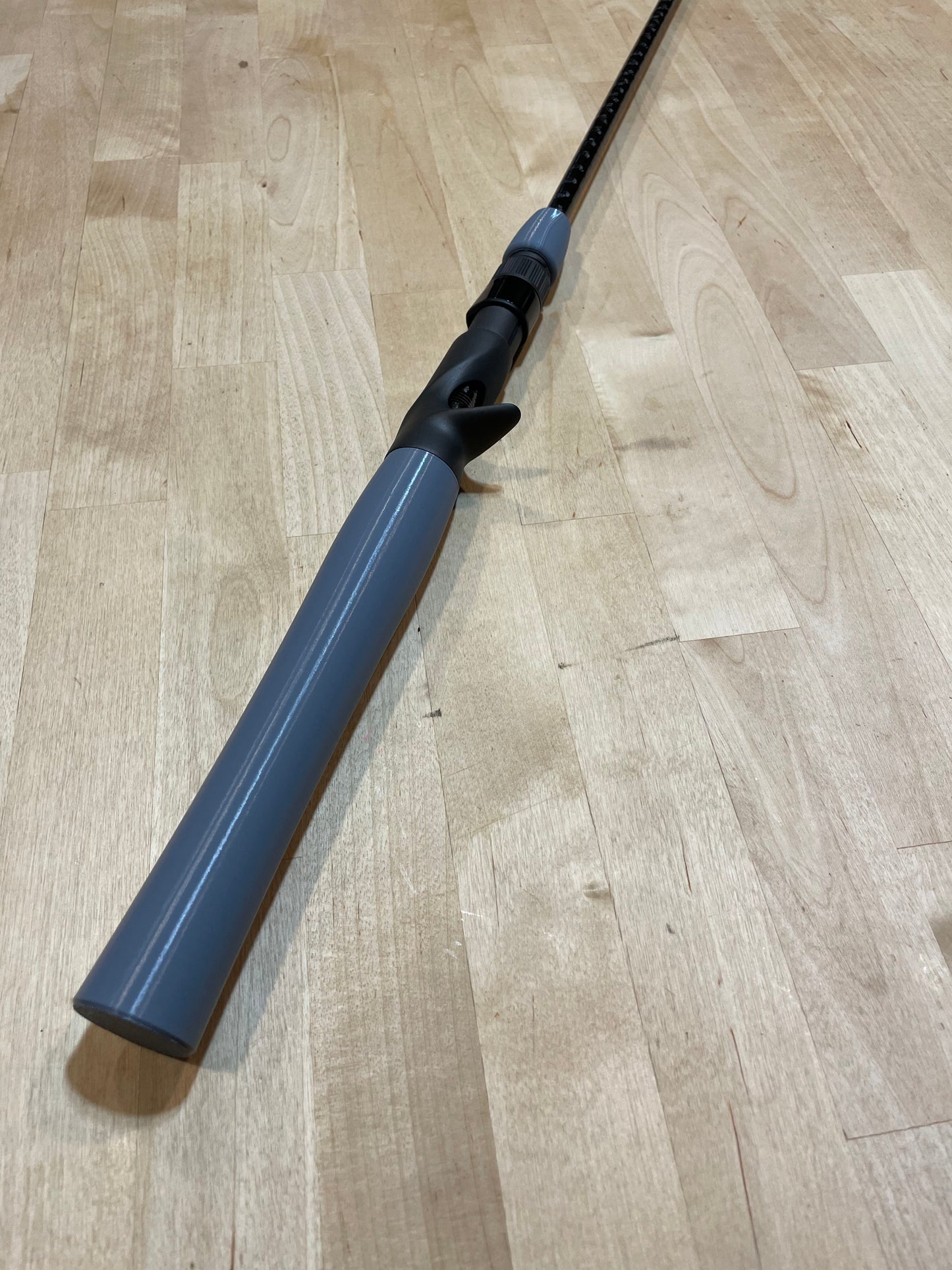 Full grip casting handle